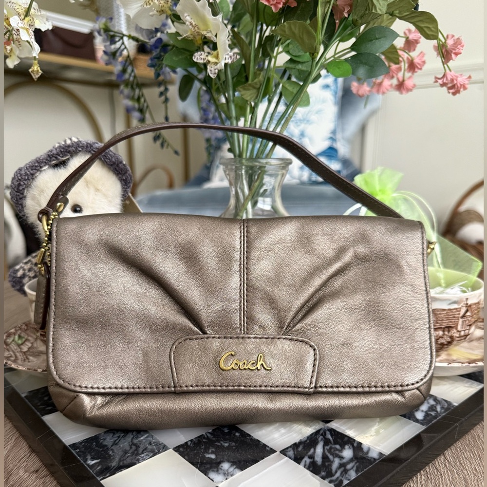 Vintage Coach Ashley Leather Large Flap Wristlet - Picture 4 of 10